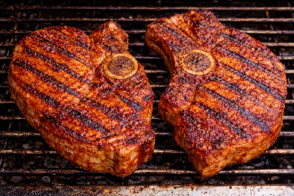 Cotlet de porc in marinata cu verdeturi